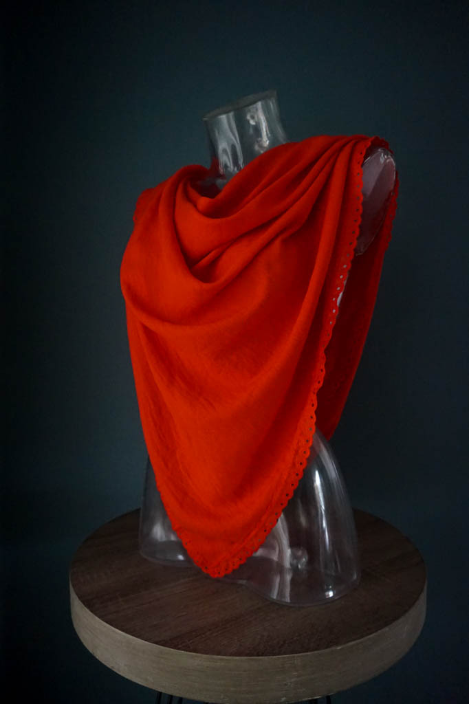 Sjaal Rood-Oranje Stof rood oranje afgewerkt subtiele rood oranje band Goudenlaantje